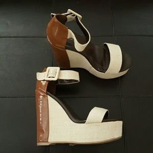 👡👍QUPID LINEN AND PATENT LEATHER WEDGES