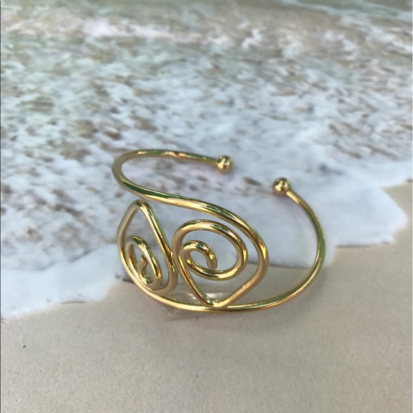 ❣️Gold Tone Bangle❣️ - Picture 2 of 4