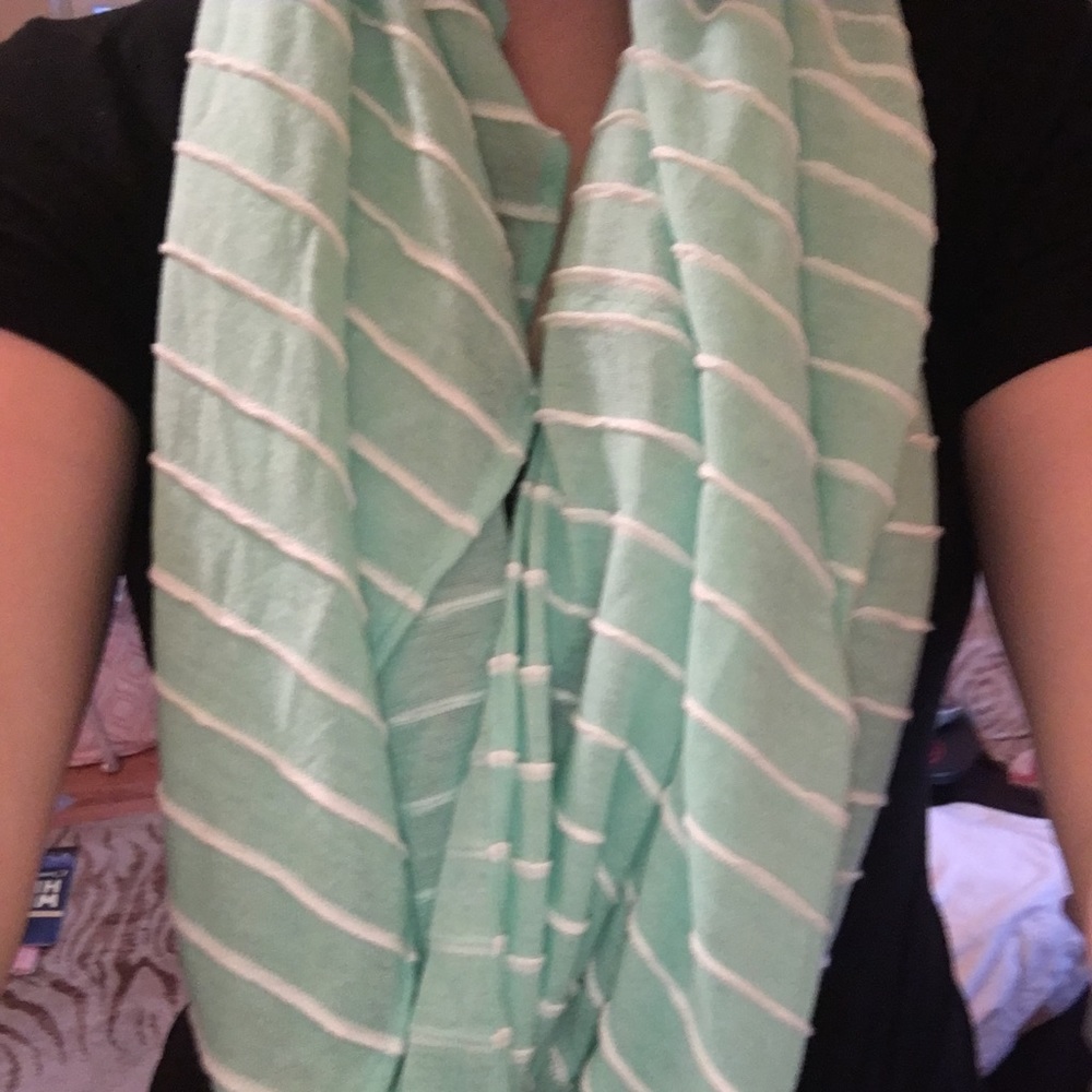 2 American Eagle Infinity scarves