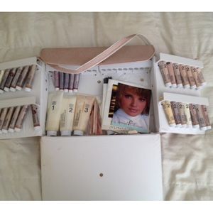 Mary Kay Vintage Collectors Makeup Case w/ samples