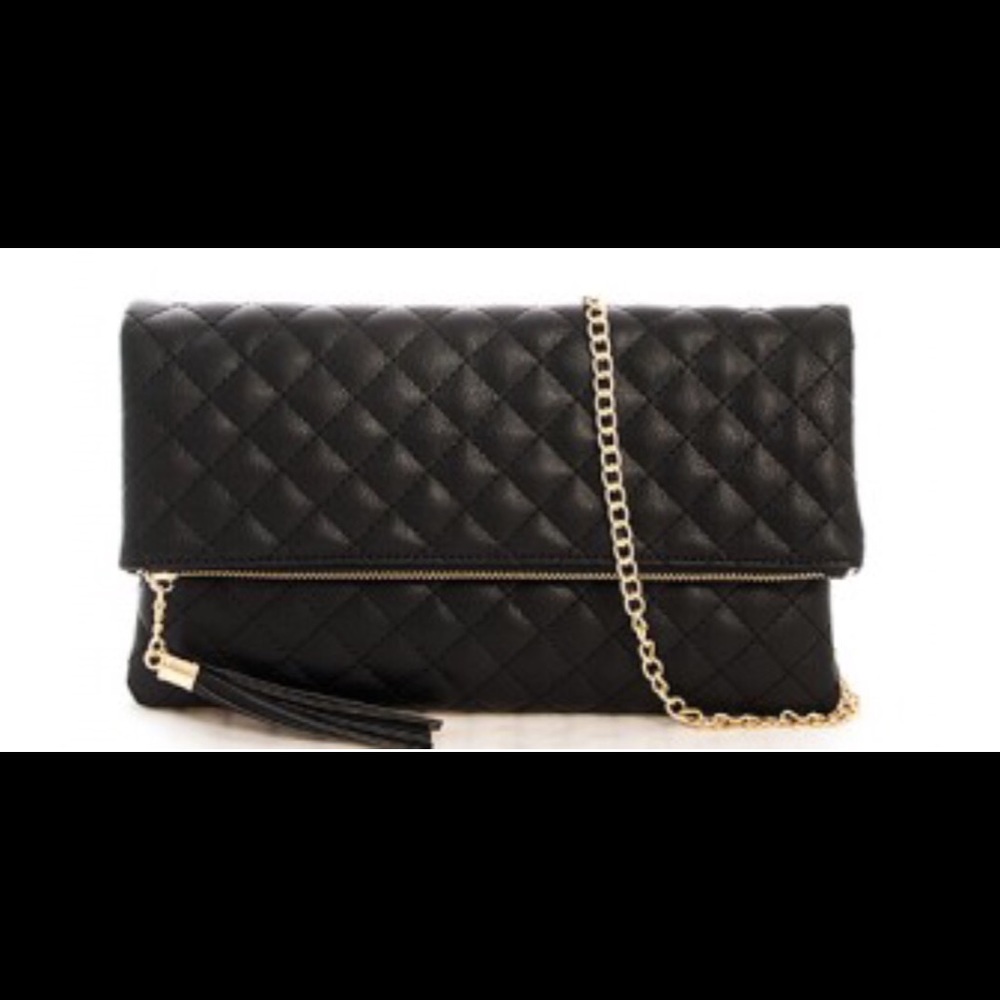🆕 Black quilted fold over clutch w chain