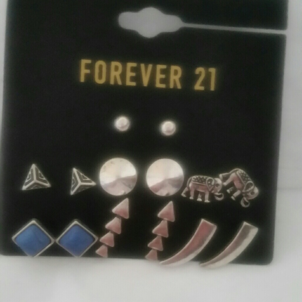 SOLD Forever 21 7 sets of earrings
