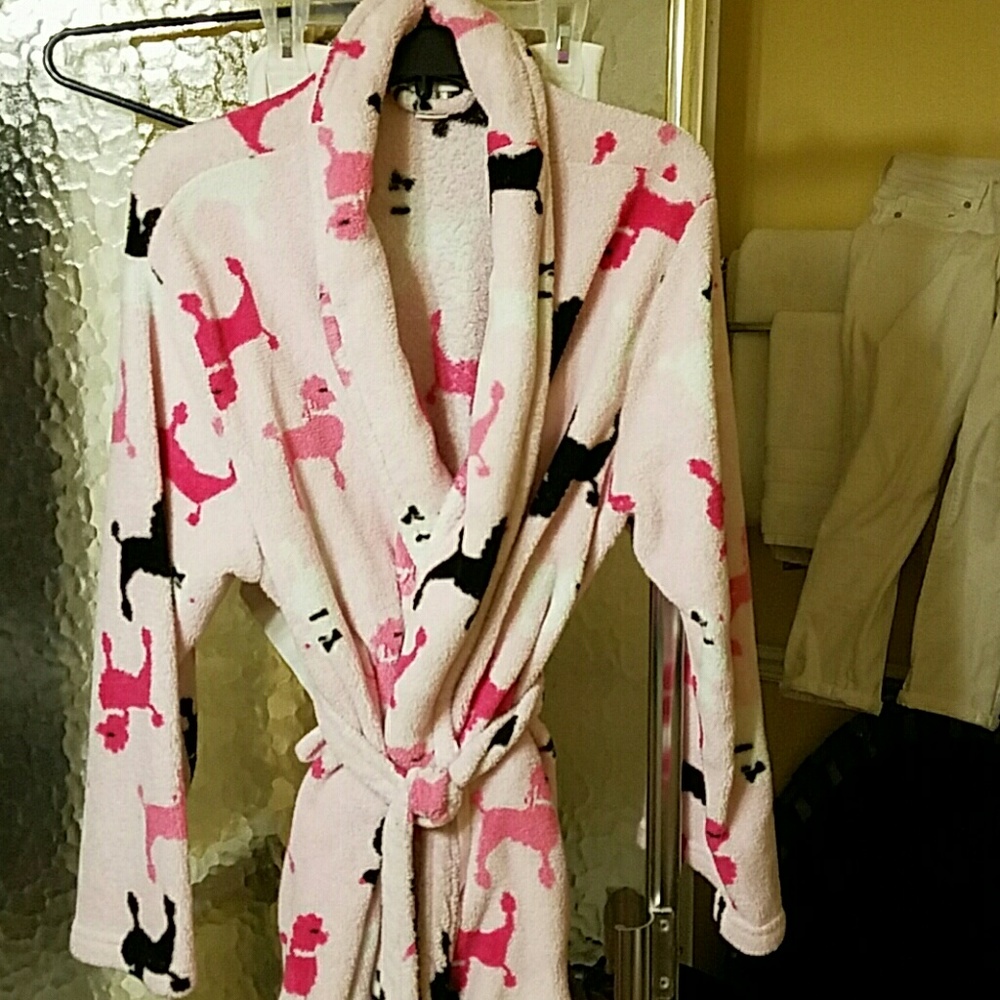 Furry and warm , short, sexy wrap.  33from shoder.