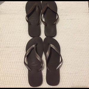 2 pair of havaianas flip flops
