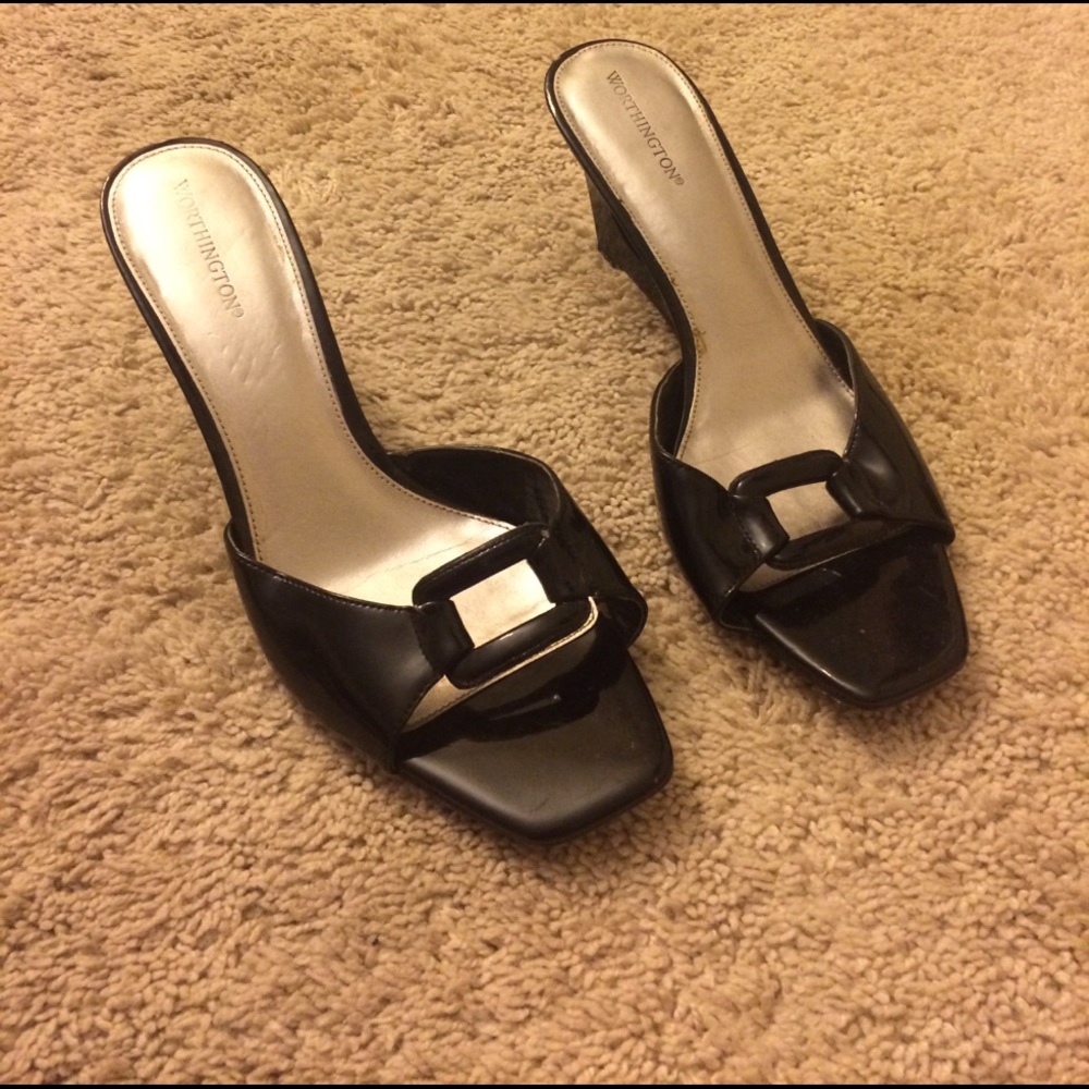 Black wedges