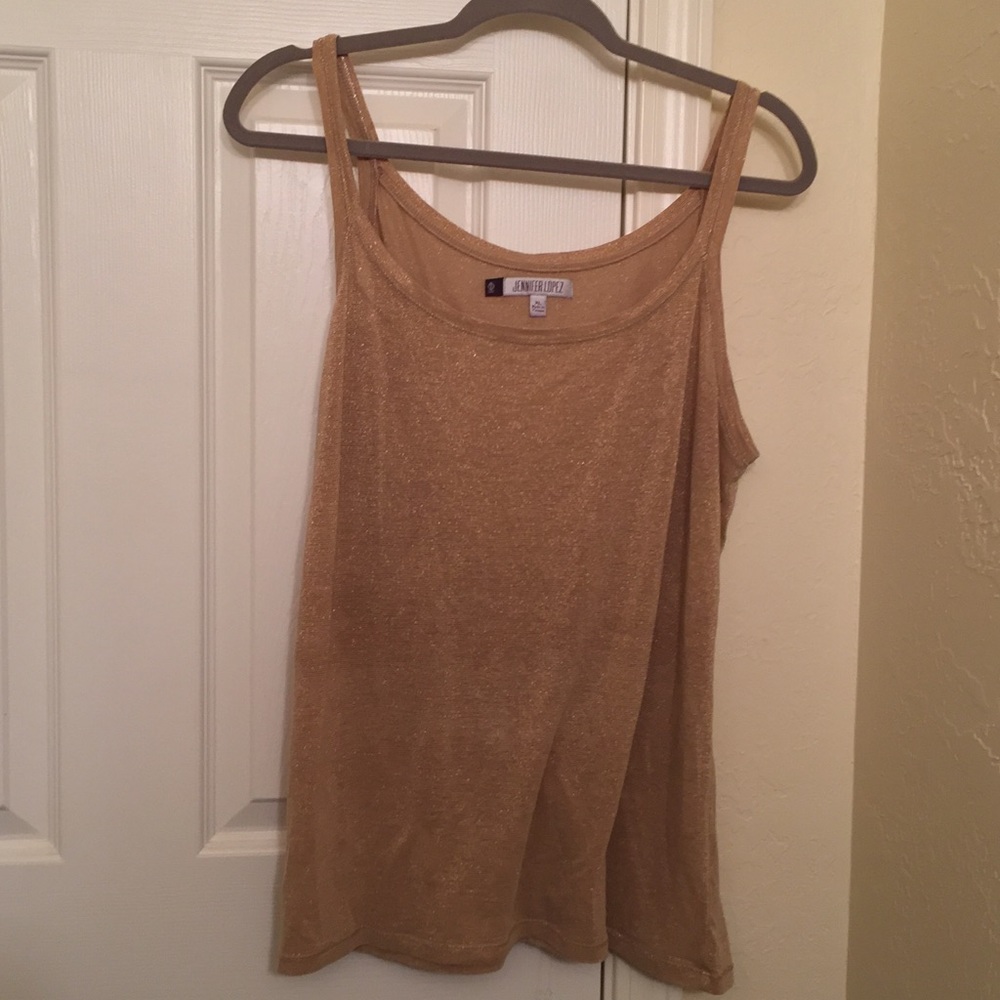 Jennifer López gold tank