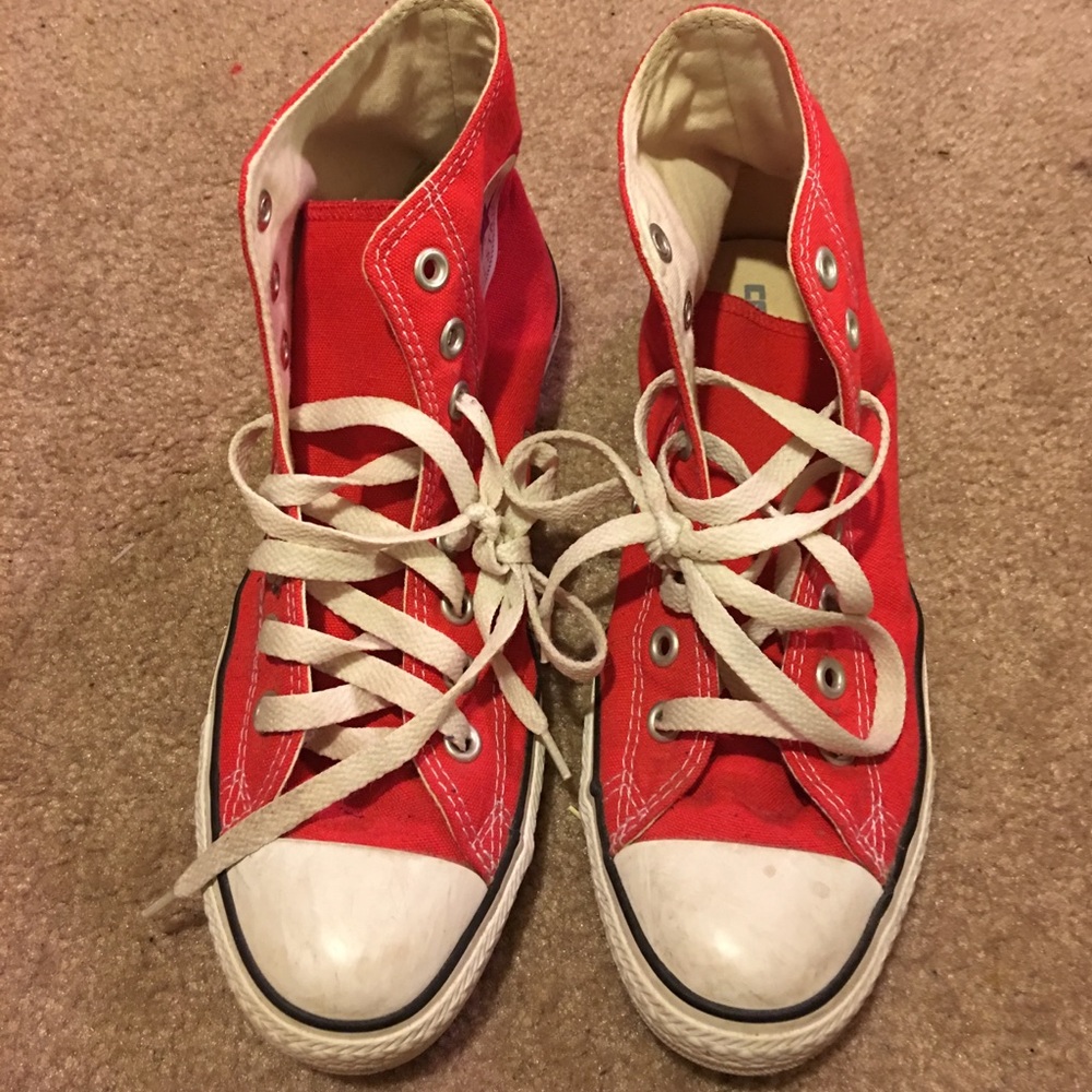 Size 8.5 red converse