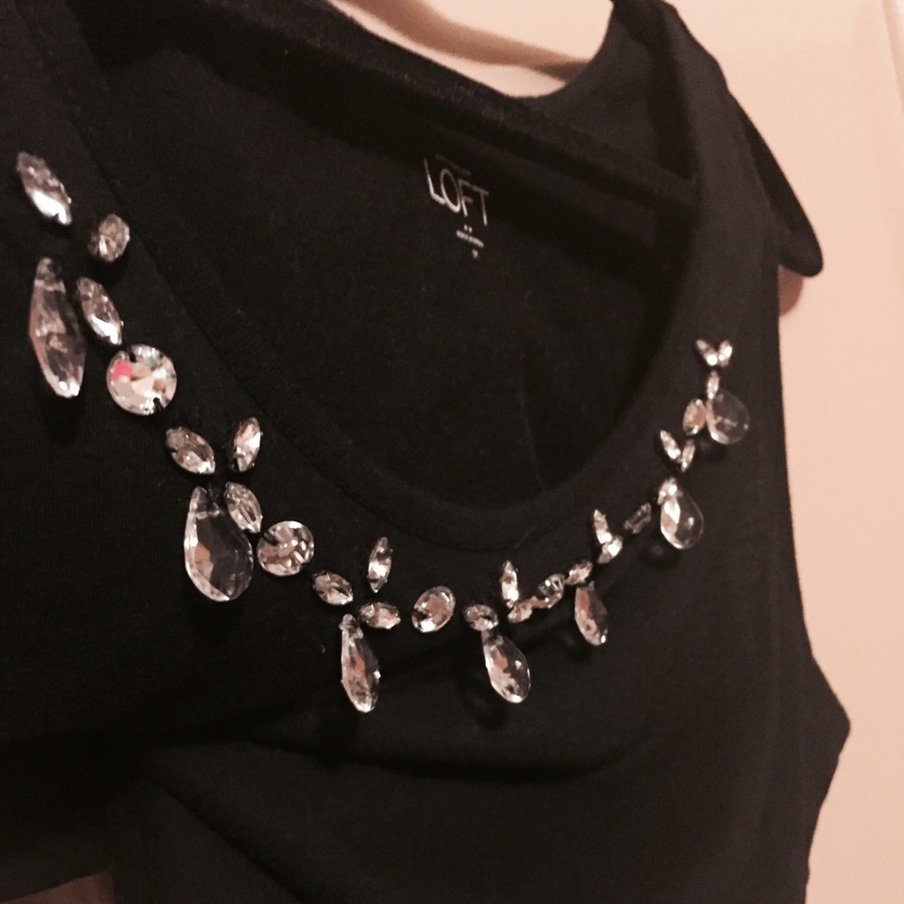 💝Ann Taylor Black Top Pretty Neckline Detail💝