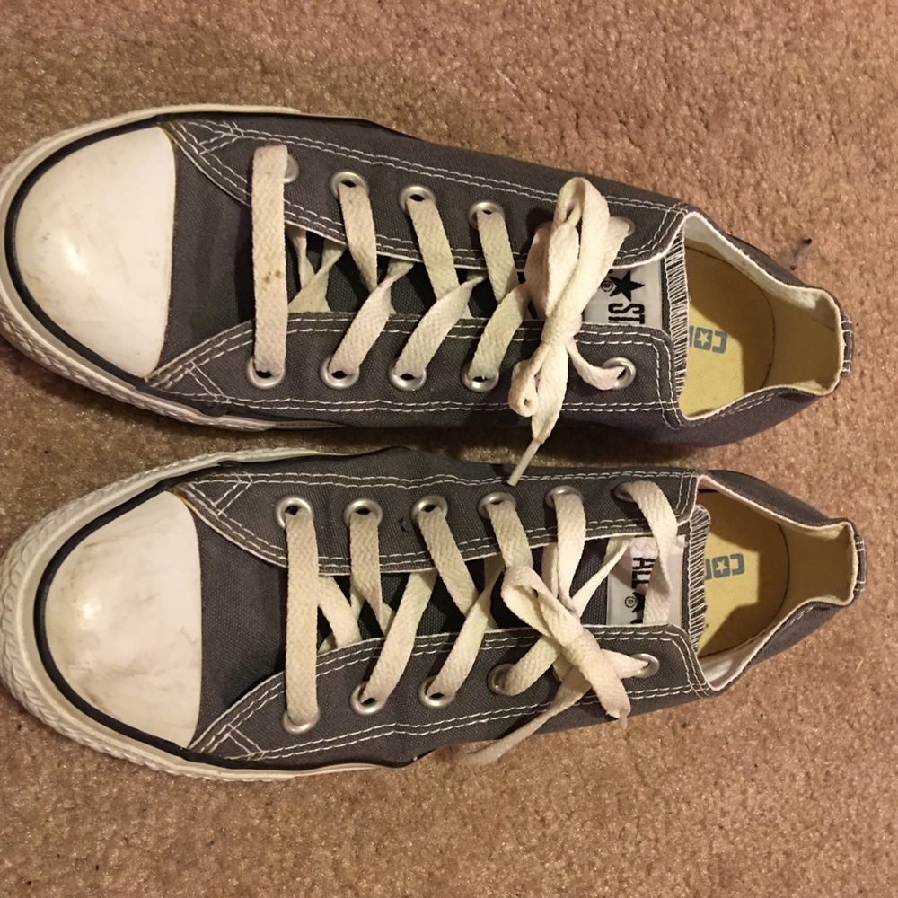 Size 9 grey converse