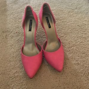 Michael Antonio pink suede pumps. Size 9