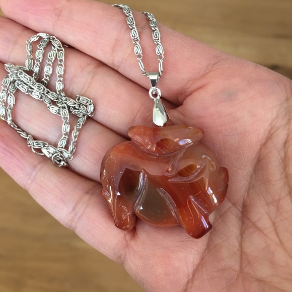 Carnelian agate Chinese zodiac “year of the pig” pendant - Picture 3 of 7