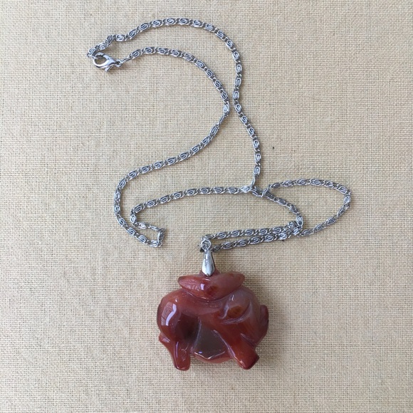 Carnelian agate Chinese zodiac “year of the pig” pendant - Picture 5 of 7