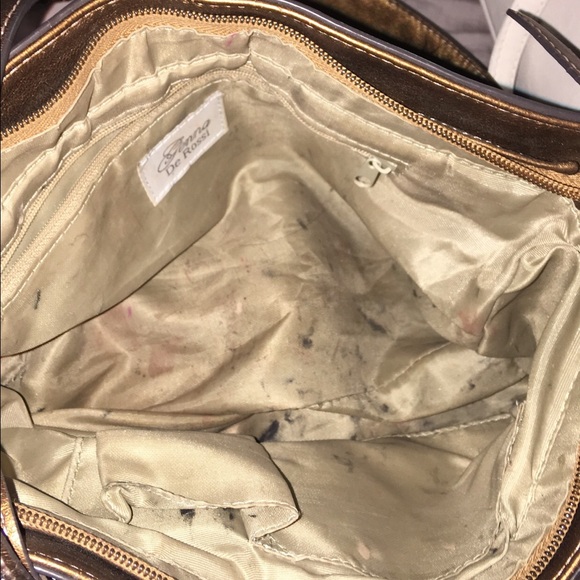 Medium,Has a bit of stains but it's in condition - Picture 4 of 5