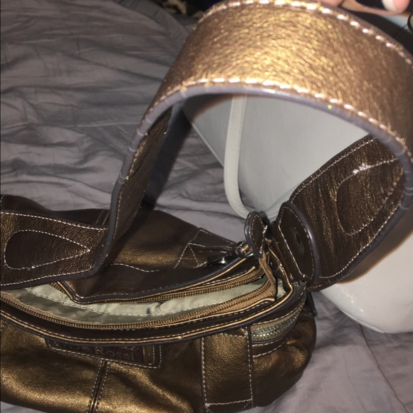 Medium,Has a bit of stains but it's in condition - Picture 5 of 5