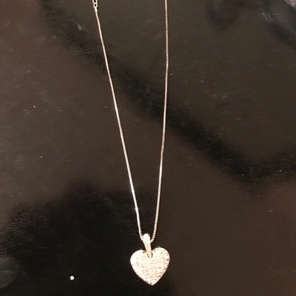Beautiful Swarovski heart necklace!