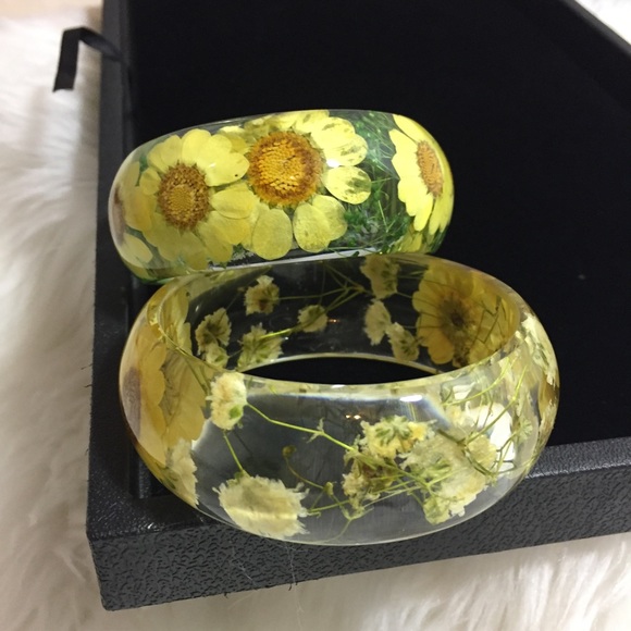 🌼HP🌼 Resin Real Pressed Flower Bangle Bracelet - Picture 7 of 7