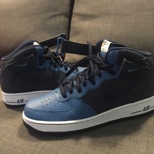 Nike Air Force 1 Blue Mids '07 size 10 NWT