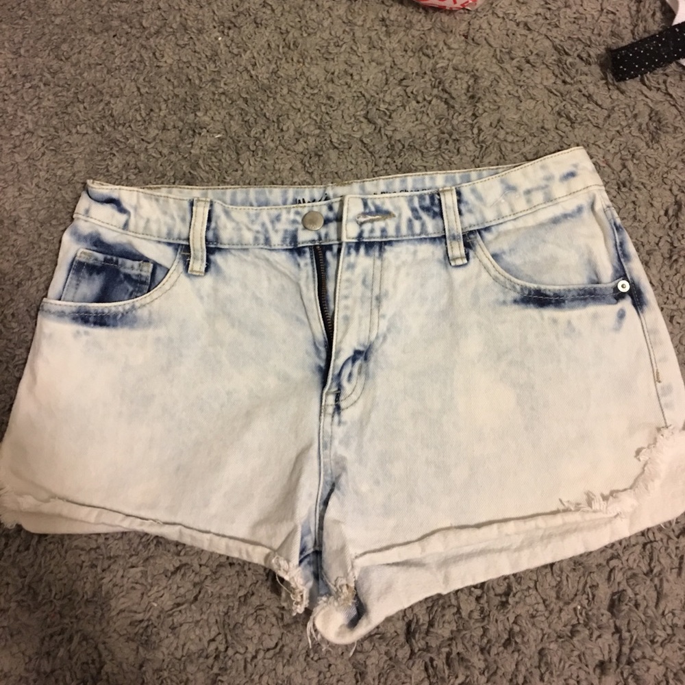 Shorts - Picture 2 of 6