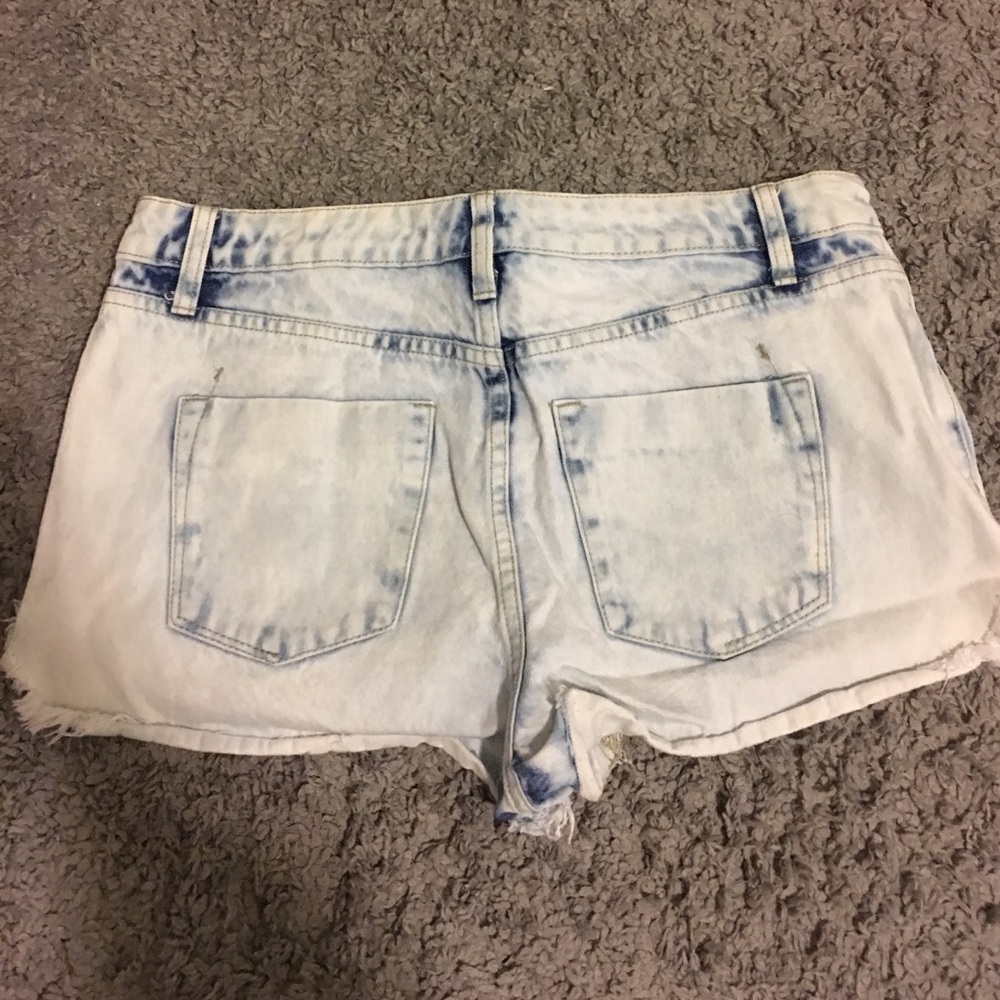 Shorts - Picture 3 of 6