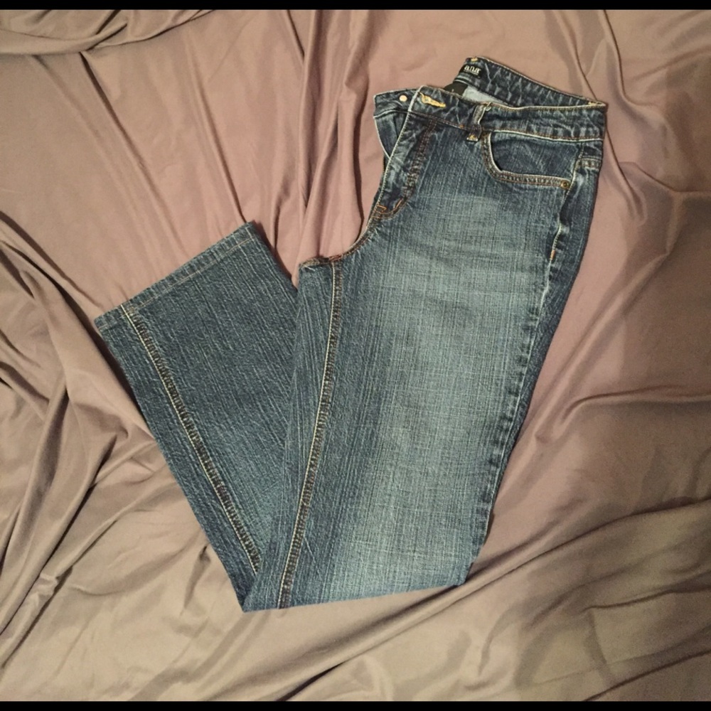 Ana jeans.