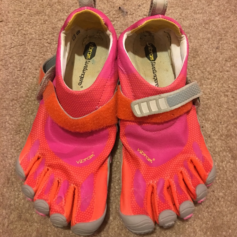 Women's pair of vibrams size 40