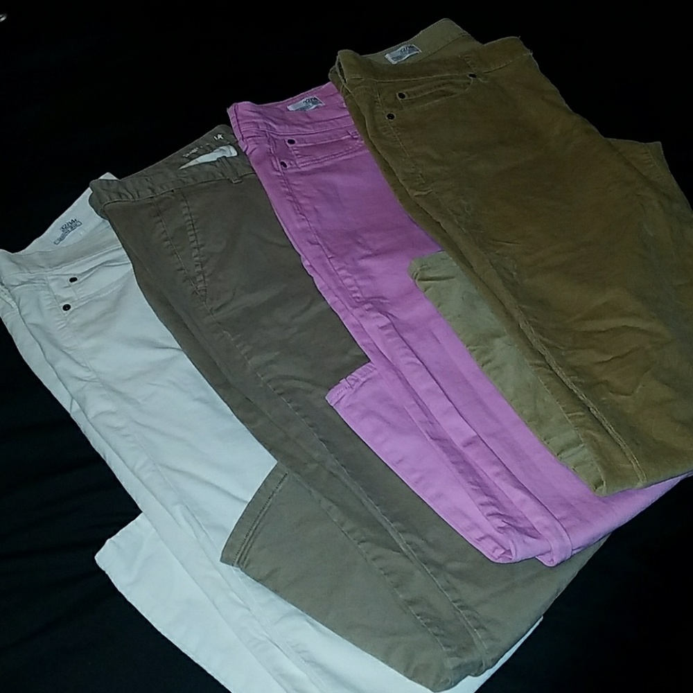 SOLD! 4 pairs of Legging jeans