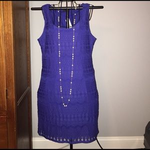 Lace sleeveless sheath dress