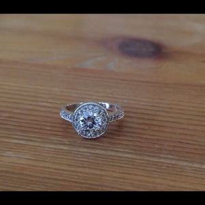 🔥FLASH SALE🔥Beauty Diamond Solitaire Halo Ring
