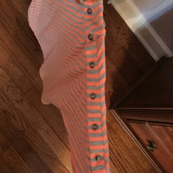 2 top bundle - Picture 3 of 4