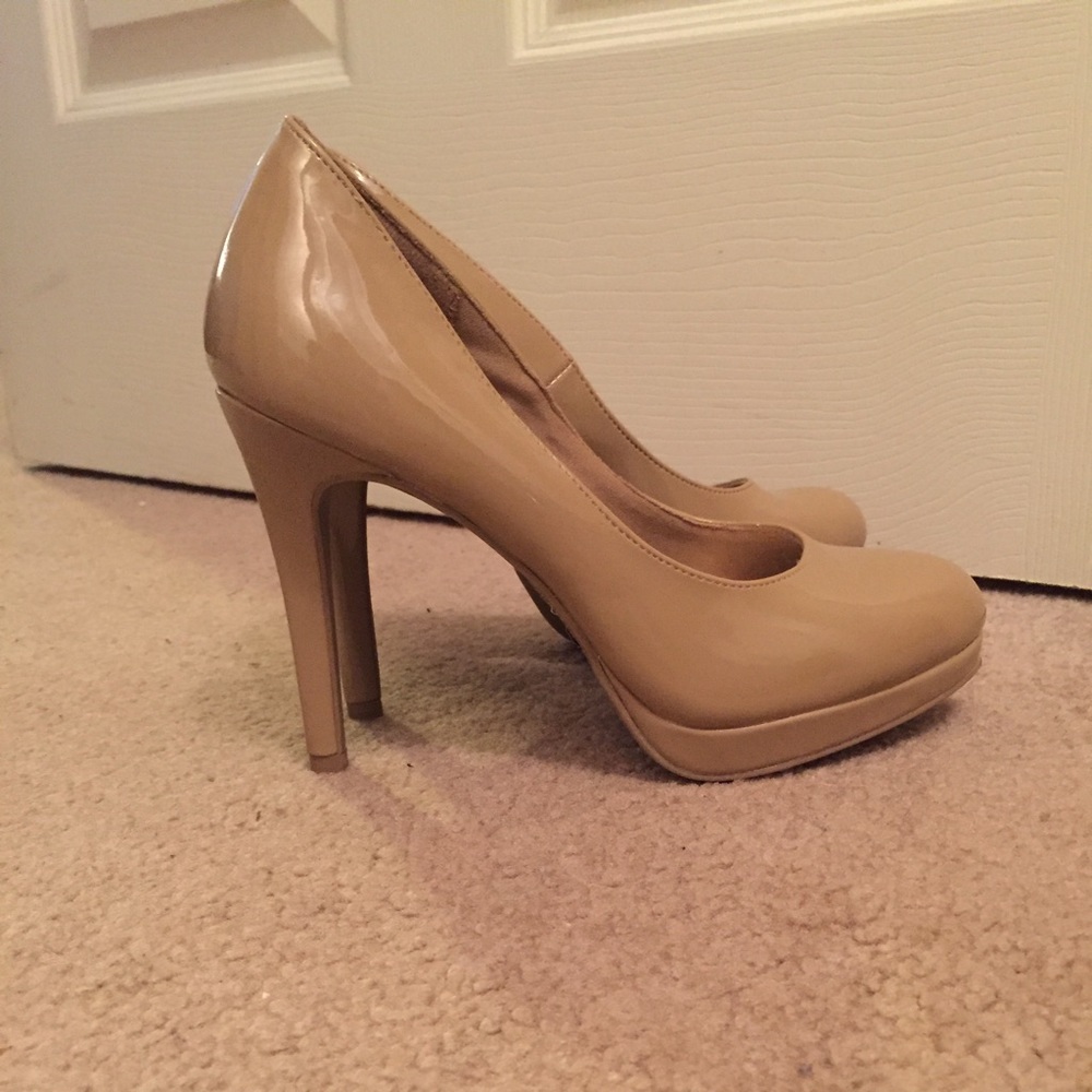 Fioni nude pumps