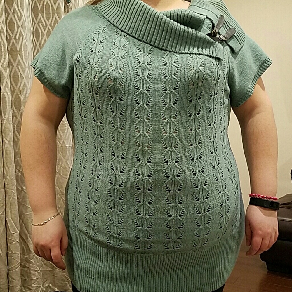Green tunic sweater w holes