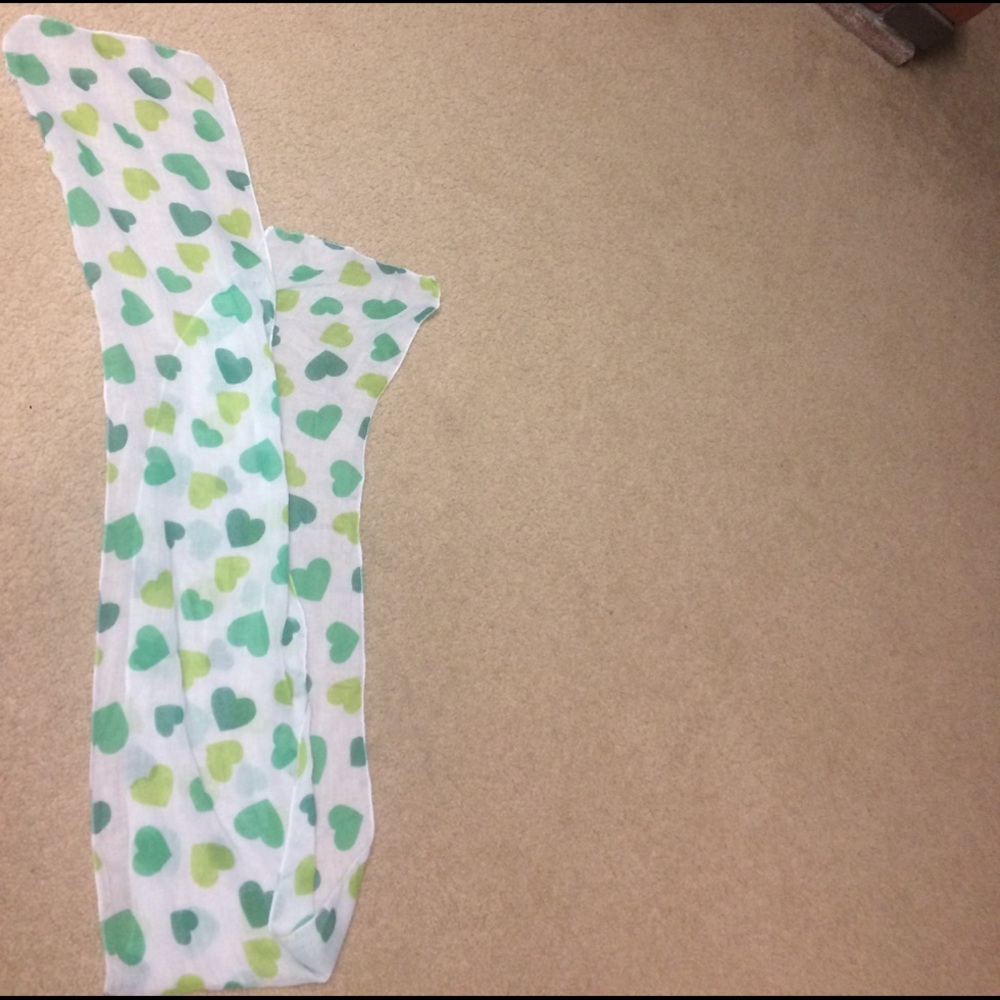 Green heart print scarf