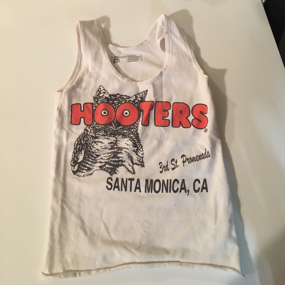 Hooters tank top