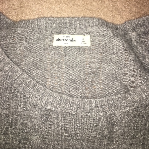 Sweater/shirt - Picture 2 of 3