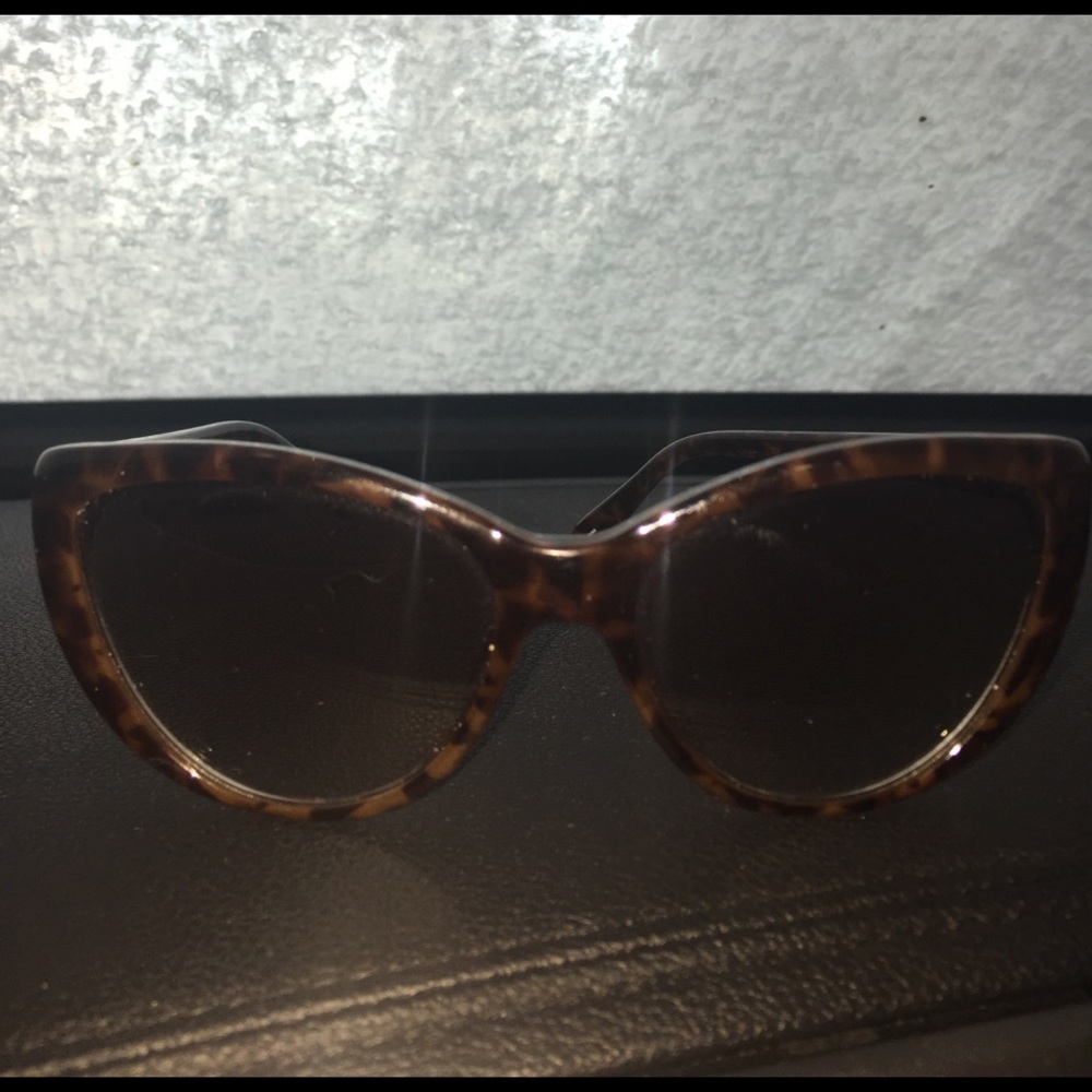 Excellent condition Kate spade cat eye sunglasses