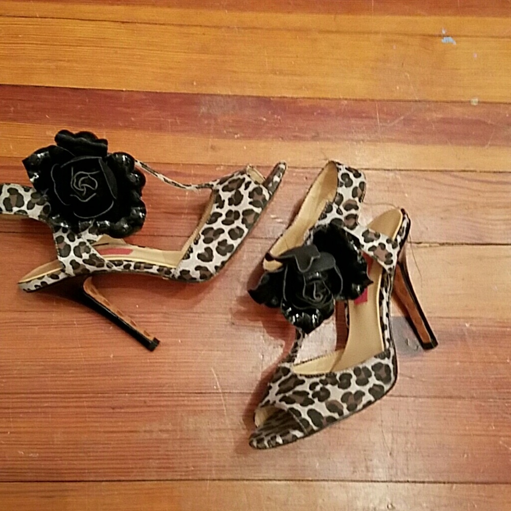 Betsey Johnson Leopard Print Heels/Flower