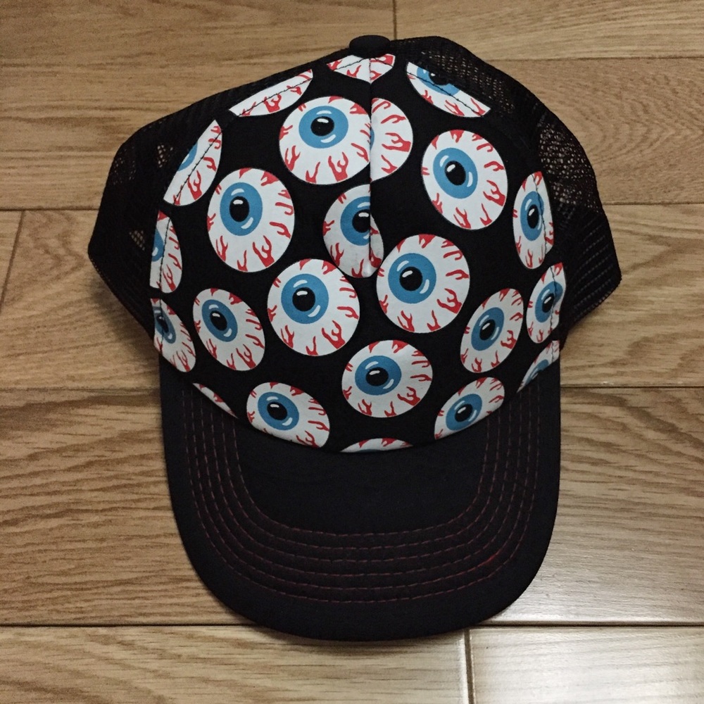 EYEBALL HAT