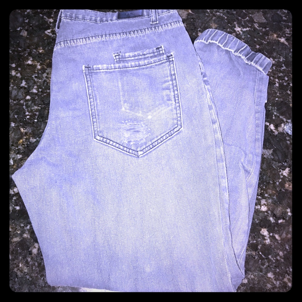Low rise BDG cropped jogger jeans.