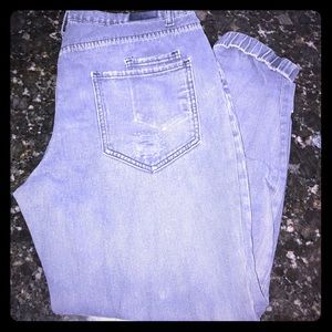 Low rise BDG cropped jogger jeans.