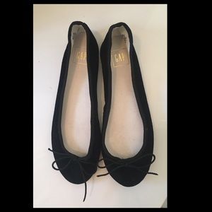 Black ballet flats
