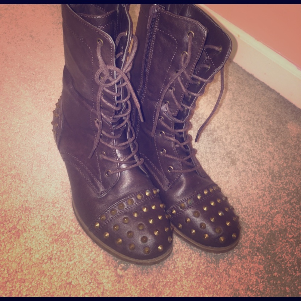 Combat boots