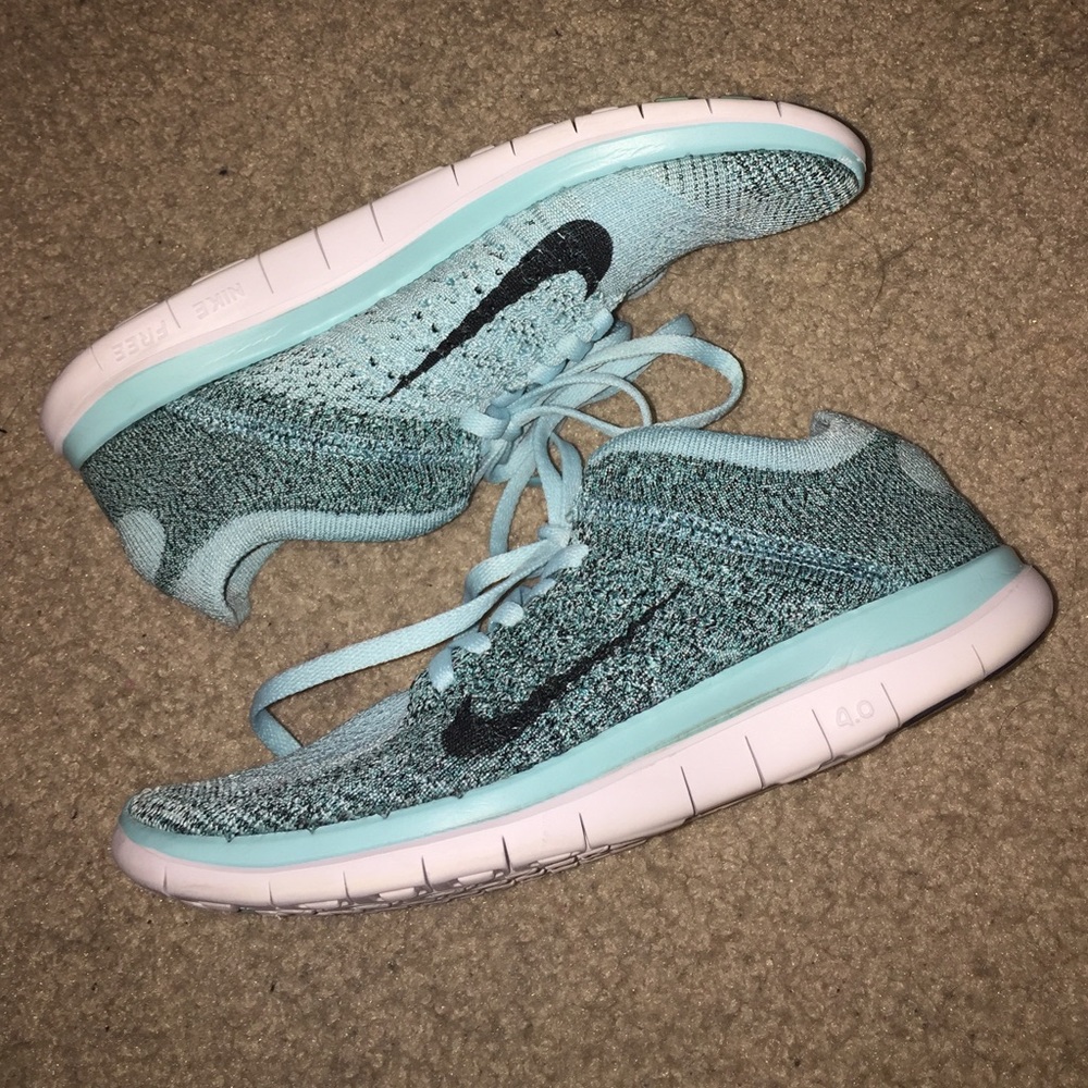 Mint blue aqua Nike flying free runs 4.0