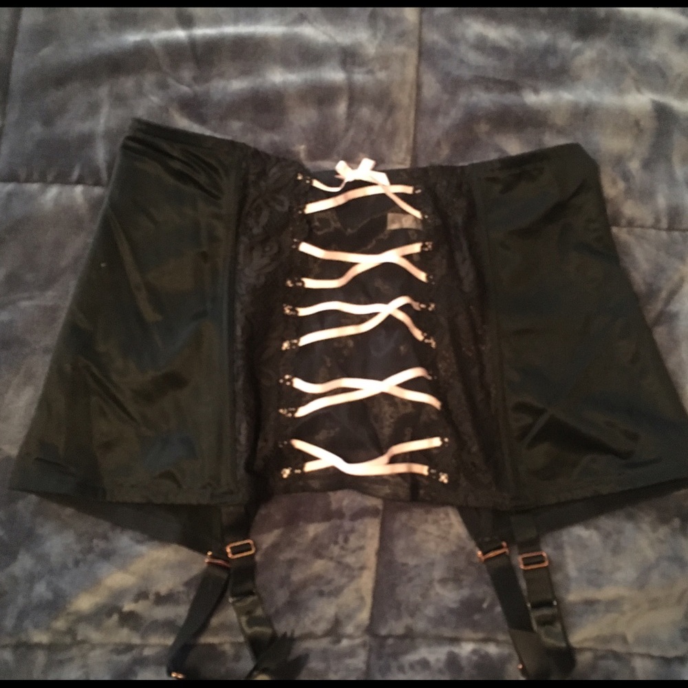 Cacique black and pink garter belt 18/20