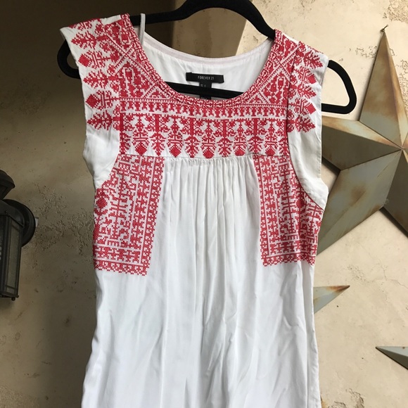 Red Embroidered Boho Chic Dress - Picture 2 of 3