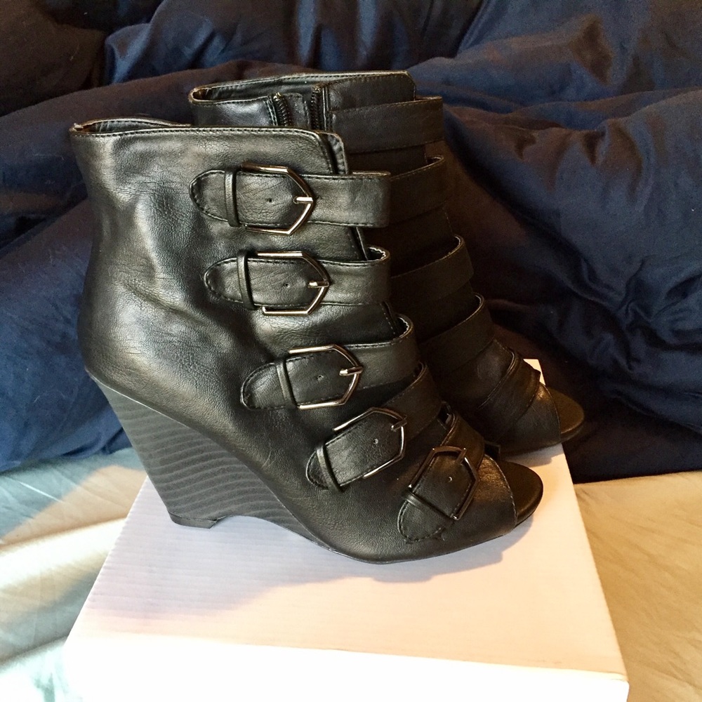 Black wedge ankle boot