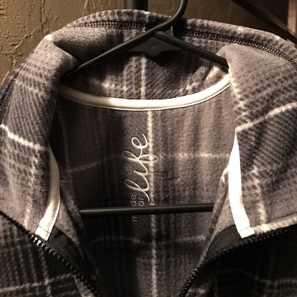 Vest - Picture 2 of 2