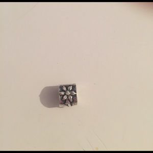 Silver flower pandora bead