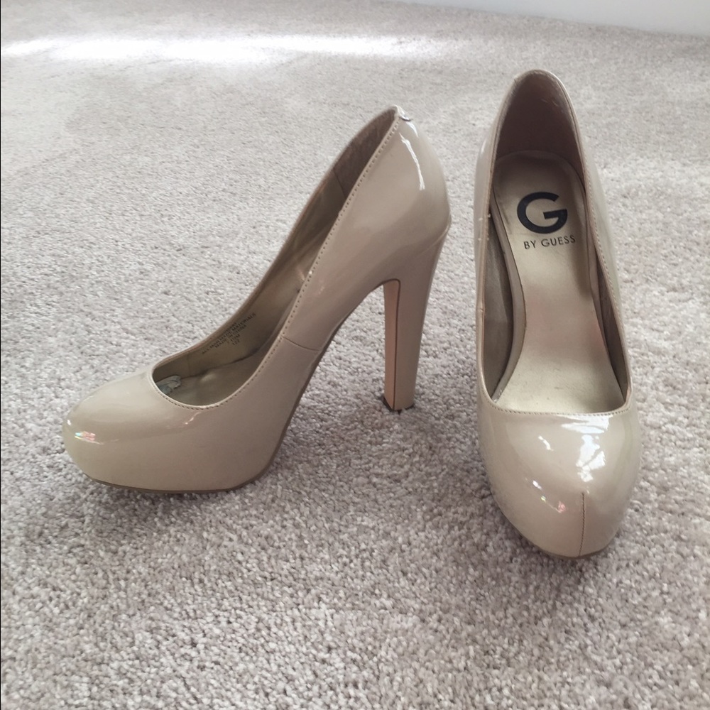 Guess platform pumps! 👠