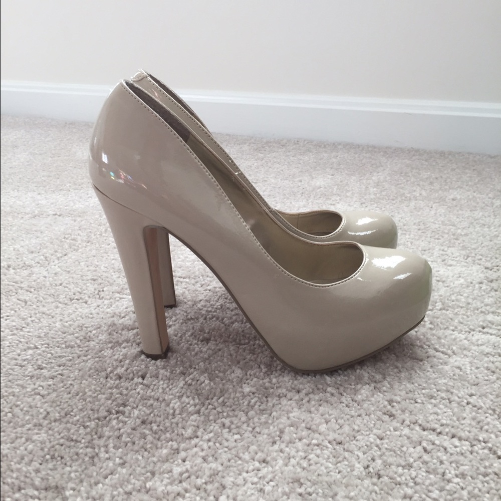 Guess platform pumps! 👠 - Picture 2 of 4