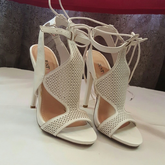 White high heels - Picture 4 of 7